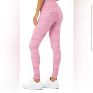 ALO Yoga Women's Vapor High Waisted Camo
Pink Leggings